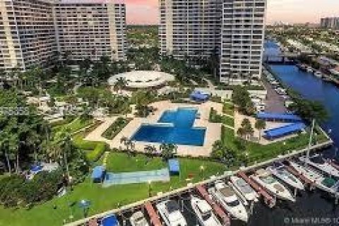 Condo in Hallandale Beach, Florida, 1 bedroom  № 2043382 - photo 3