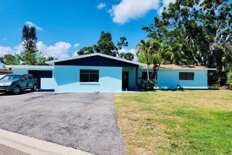 Villa ou maison à Saint Petersburg, Floride 3 chambres, 176.24 m2 № 2156504