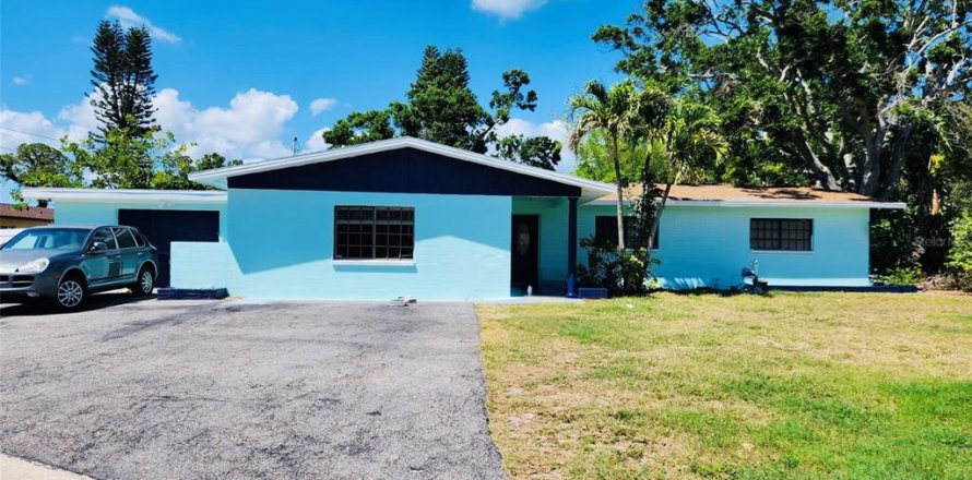 Villa ou maison à Saint Petersburg, Floride 3 chambres, 176.24 m2 № 2156504