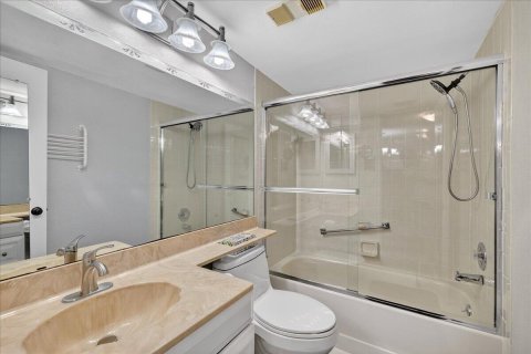Condo in Lake Worth, Florida, 2 bedrooms № 2250548 - photo 25