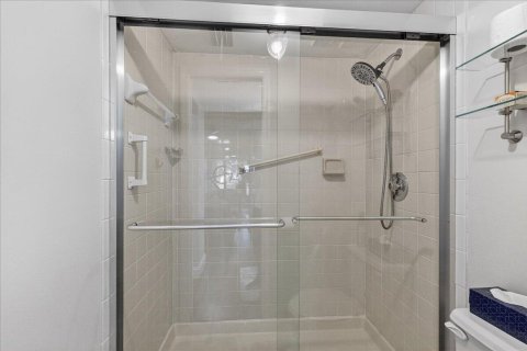 Condo in Lake Worth, Florida, 2 bedrooms № 2250548 - photo 18
