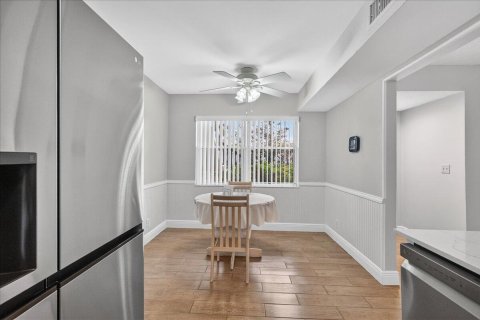 Condo in Lake Worth, Florida, 2 bedrooms № 2250548 - photo 11