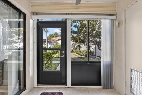 Condo in Lake Worth, Florida, 2 bedrooms № 2250548 - photo 21