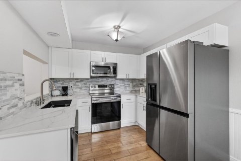 Condo in Lake Worth, Florida, 2 bedrooms № 2250548 - photo 7