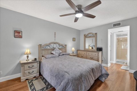 Condo in Lake Worth, Florida, 2 bedrooms № 2250548 - photo 14