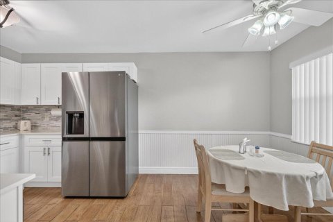 Condo in Lake Worth, Florida, 2 bedrooms № 2250548 - photo 10