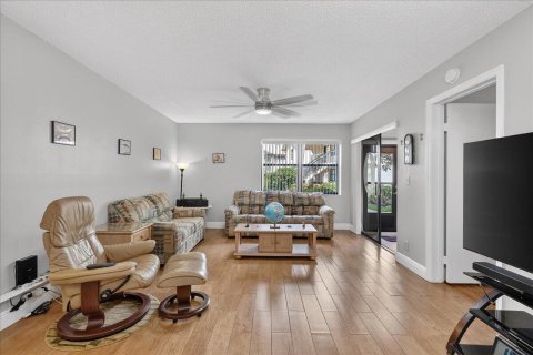 Condo in Lake Worth, Florida, 2 bedrooms № 2250548 - photo 3