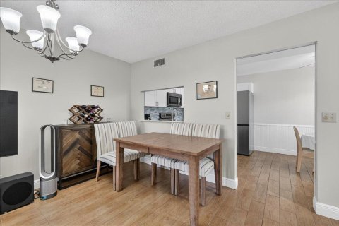 Condo in Lake Worth, Florida, 2 bedrooms № 2250548 - photo 6