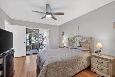 Condo in Lake Worth, Florida, 2 bedrooms № 2250548 - photo 15