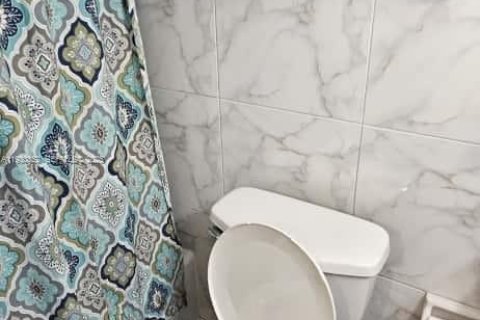 Condo in Hollywood, Florida, 1 bedroom  № 1989136 - photo 13