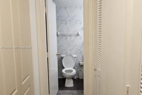 Condo in Hollywood, Florida, 1 bedroom  № 1989136 - photo 3