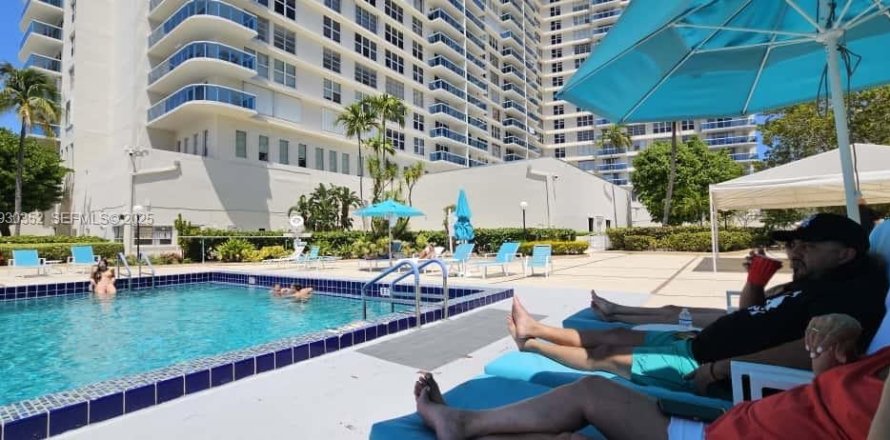 Condo in Hollywood, Florida, 1 bedroom  № 1989136