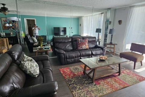 Condo in Hollywood, Florida, 1 bedroom  № 1989136 - photo 5