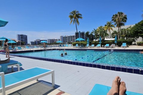 Condo in Hollywood, Florida, 1 bedroom  № 1989136 - photo 14
