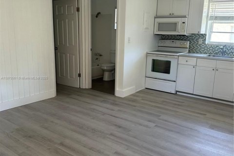 Apartamento en alquiler en Fort Lauderdale, Florida, 1 dormitorio, 55.74 m2 № 1895526 - foto 2