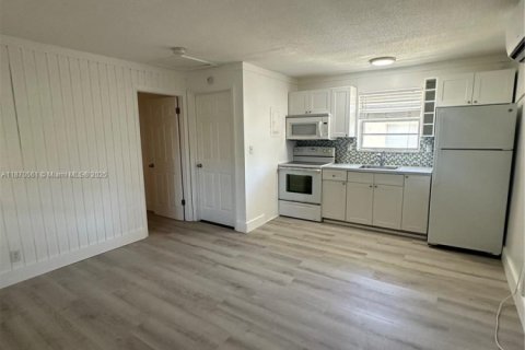 Apartamento en alquiler en Fort Lauderdale, Florida, 1 dormitorio, 55.74 m2 № 1895526 - foto 1