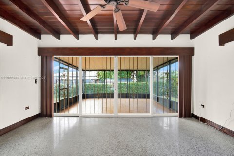 Villa ou maison à vendre à Miami, Floride: 2 chambres, 122.54 m2 № 1977414 - photo 15