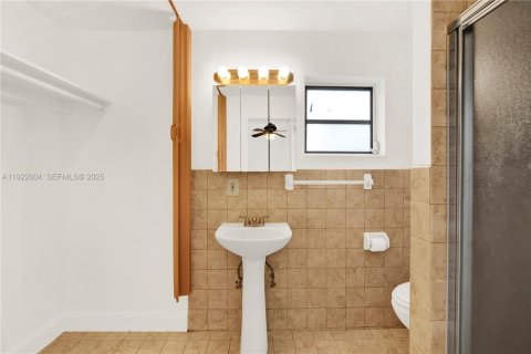 Villa ou maison à vendre à Miami, Floride: 2 chambres, 122.54 m2 № 1977414 - photo 22