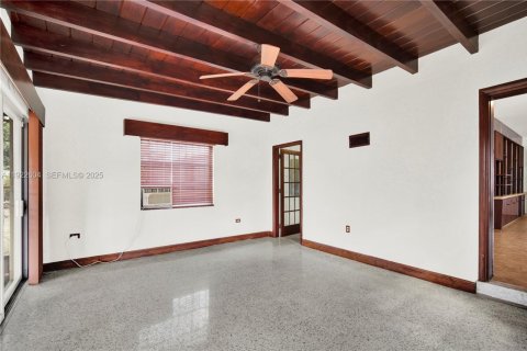Villa ou maison à vendre à Miami, Floride: 2 chambres, 122.54 m2 № 1977414 - photo 16