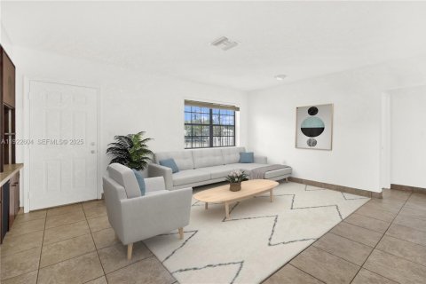 Villa ou maison à vendre à Miami, Floride: 2 chambres, 122.54 m2 № 1977414 - photo 6