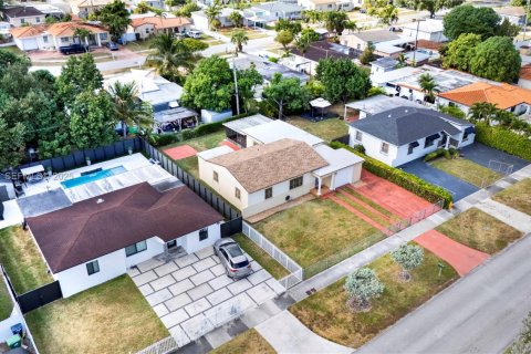 Villa ou maison à vendre à Miami, Floride: 2 chambres, 122.54 m2 № 1977414 - photo 30