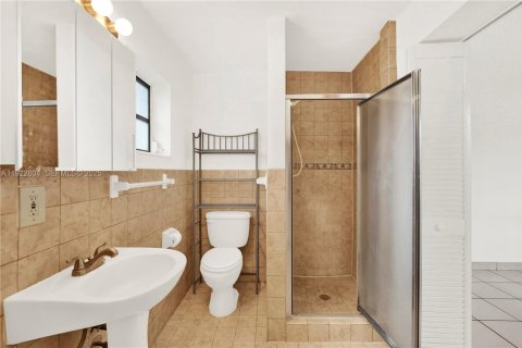 Villa ou maison à vendre à Miami, Floride: 2 chambres, 122.54 m2 № 1977414 - photo 23