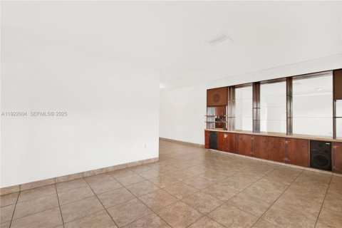 Villa ou maison à vendre à Miami, Floride: 2 chambres, 122.54 m2 № 1977414 - photo 11