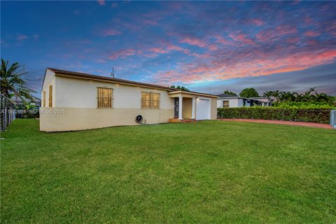 Villa ou maison à vendre à Miami, Floride: 2 chambres, 122.54 m2 № 1977414 - photo 7