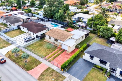Villa ou maison à vendre à Miami, Floride: 2 chambres, 122.54 m2 № 1977414 - photo 28