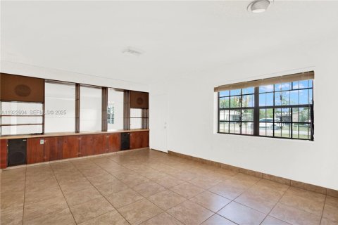 Villa ou maison à vendre à Miami, Floride: 2 chambres, 122.54 m2 № 1977414 - photo 12