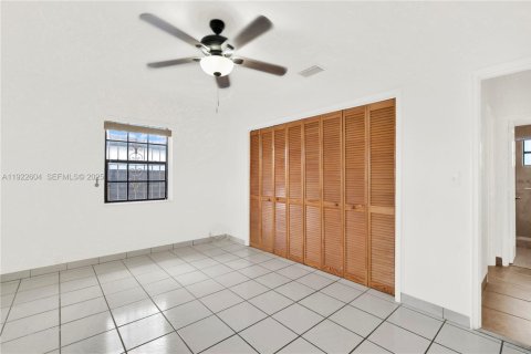 Villa ou maison à vendre à Miami, Floride: 2 chambres, 122.54 m2 № 1977414 - photo 19