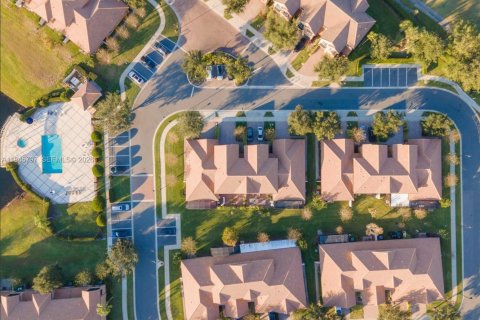 Дом в Орландо, Флорида 4 спальни № 2061821