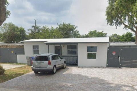 House in Pompano Beach, Florida 2 bedrooms, 63.82 sq.m. № 1860371 - photo 1