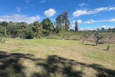 House in Lehigh Acres, Florida 3 bedrooms № 1850457 - photo 2
