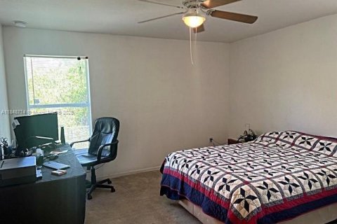 House in Lehigh Acres, Florida 3 bedrooms № 1850457 - photo 13