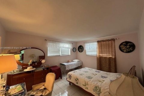 Condo in Miami, Florida, 1 bedroom № 1888356 - photo 9