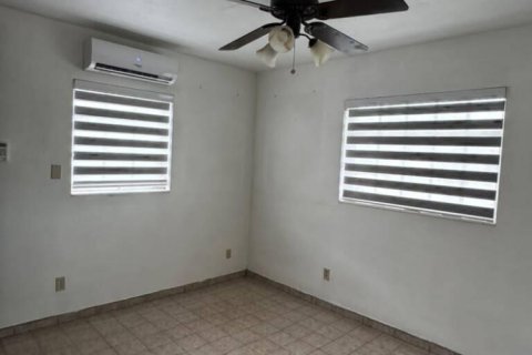 Villa ou maison à vendre à Miami, Floride: 4 chambres, 160.26 m2 № 2422344 - photo 17