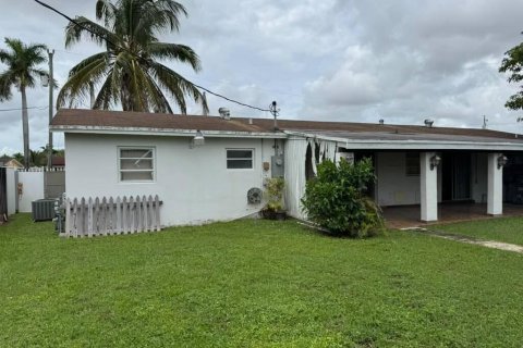 Villa ou maison à vendre à Miami, Floride: 4 chambres, 160.26 m2 № 2422344 - photo 25