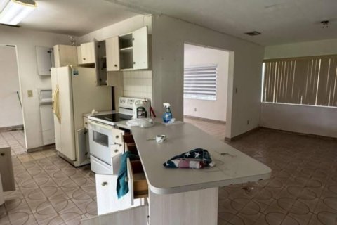 Villa ou maison à vendre à Miami, Floride: 4 chambres, 160.26 m2 № 2422344 - photo 10