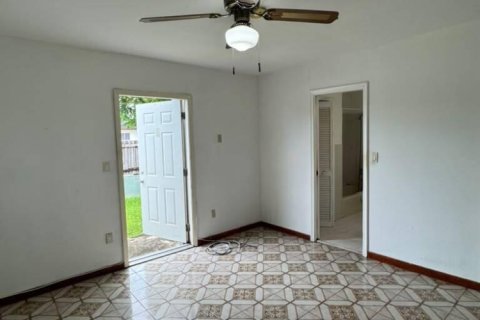 Villa ou maison à vendre à Miami, Floride: 4 chambres, 160.26 m2 № 2422344 - photo 6