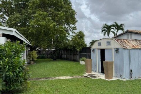 Villa ou maison à vendre à Miami, Floride: 4 chambres, 160.26 m2 № 2422344 - photo 28