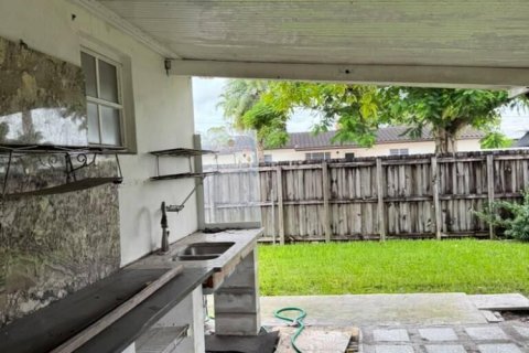 Villa ou maison à vendre à Miami, Floride: 4 chambres, 160.26 m2 № 2422344 - photo 30