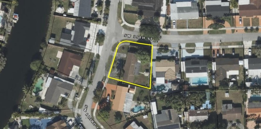 Villa ou maison à Miami, Floride 4 chambres, 160.26 m2 № 2422344