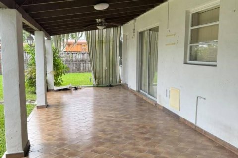 Villa ou maison à vendre à Miami, Floride: 4 chambres, 160.26 m2 № 2422344 - photo 26