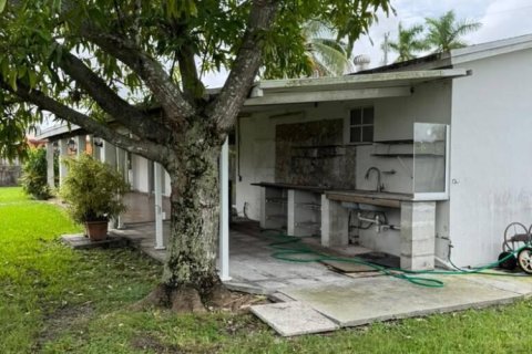 Villa ou maison à vendre à Miami, Floride: 4 chambres, 160.26 m2 № 2422344 - photo 19