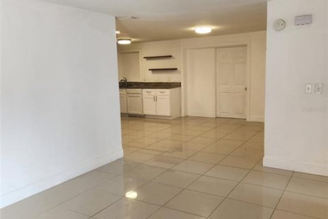 Villa ou maison à louer à Tampa, Floride: 2 chambres, 139.35 m2 № 2133264 - photo 8