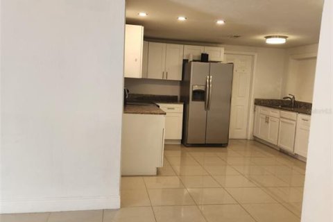 Villa ou maison à louer à Tampa, Floride: 2 chambres, 139.35 m2 № 2133264 - photo 6