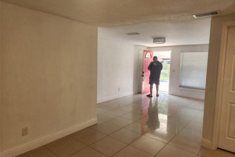 Villa ou maison à louer à Tampa, Floride: 2 chambres, 139.35 m2 № 2133264 - photo 4