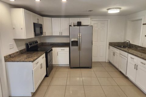 Villa ou maison à louer à Tampa, Floride: 2 chambres, 139.35 m2 № 2133264 - photo 9