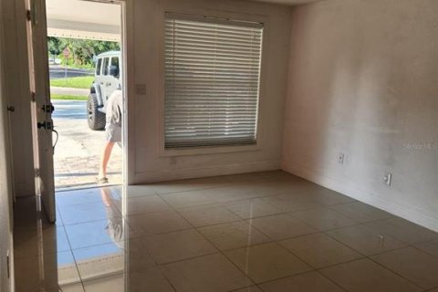 Villa ou maison à louer à Tampa, Floride: 2 chambres, 139.35 m2 № 2133264 - photo 5